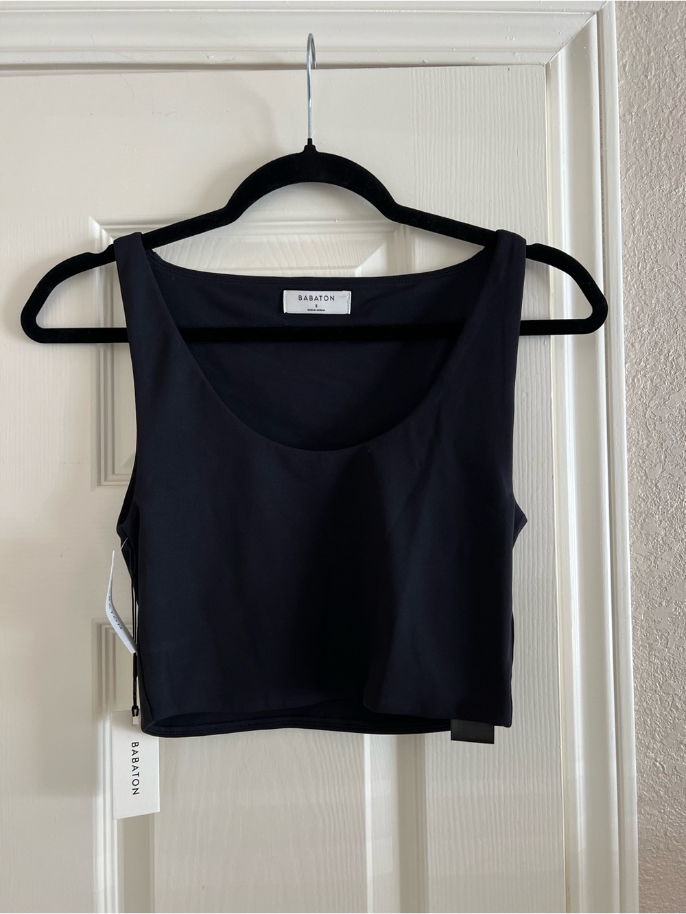 Aritzia Black Cropped Scoop-Neck Tank Babaton
